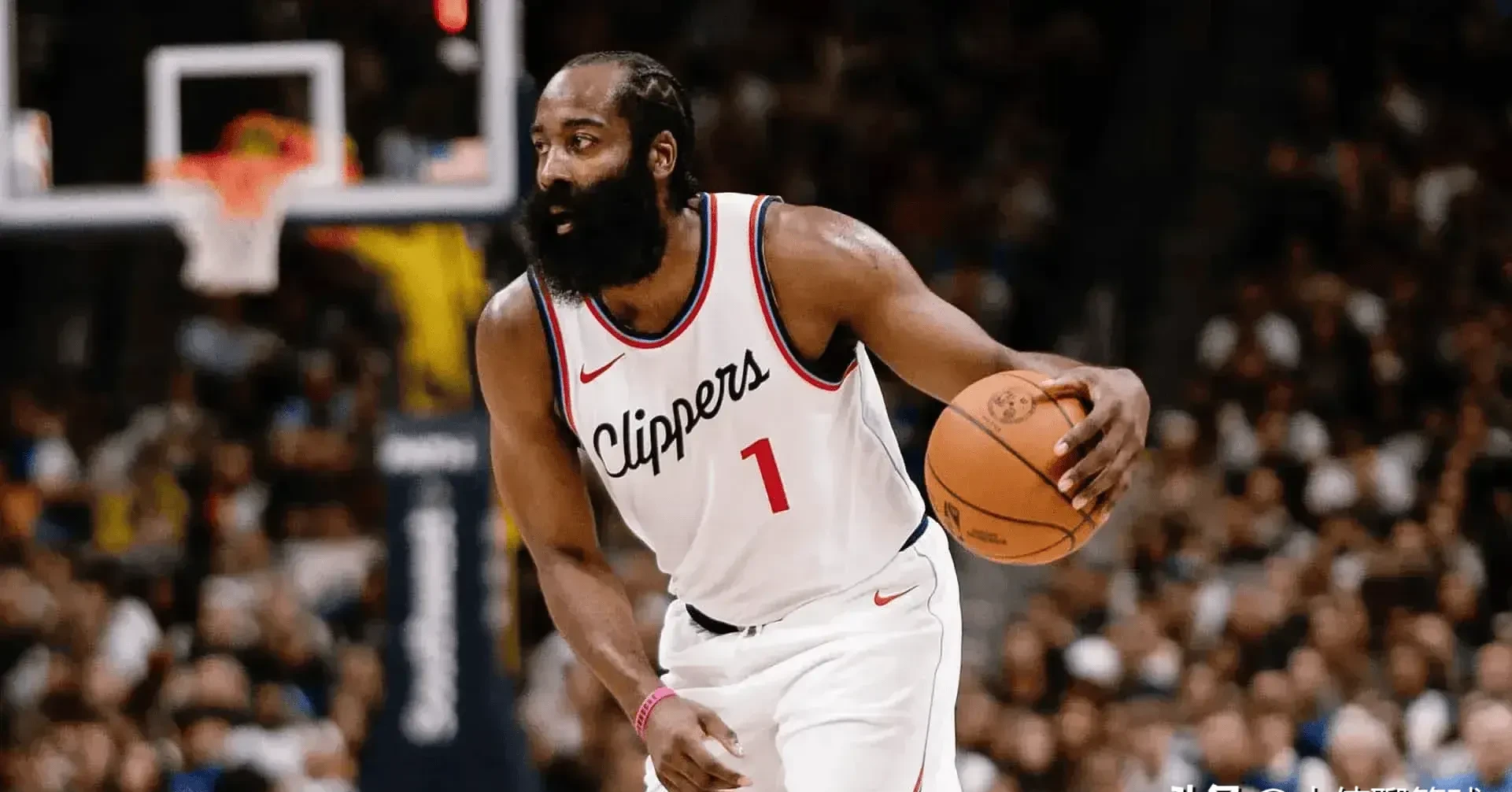 关于哈登连续二十场比赛得分超过出色防守，曼联挑战极限！的信息